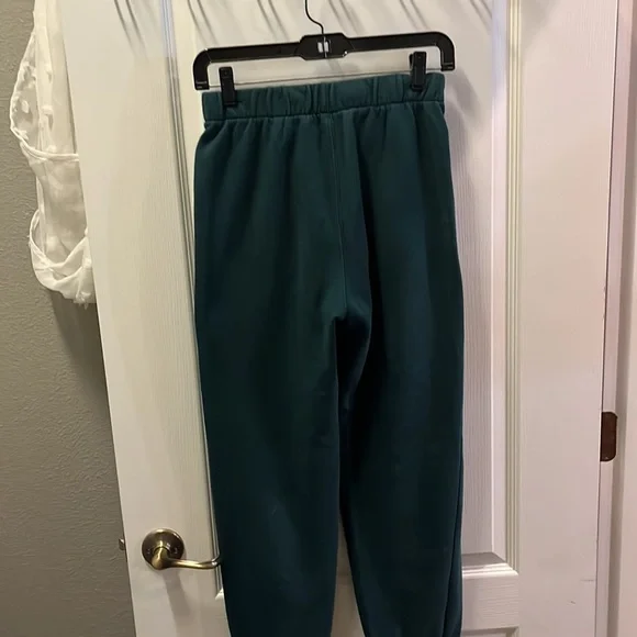 COPY - Hollister ulta high waist Hunter green sweatpants joggers - Picture 6 of 6
